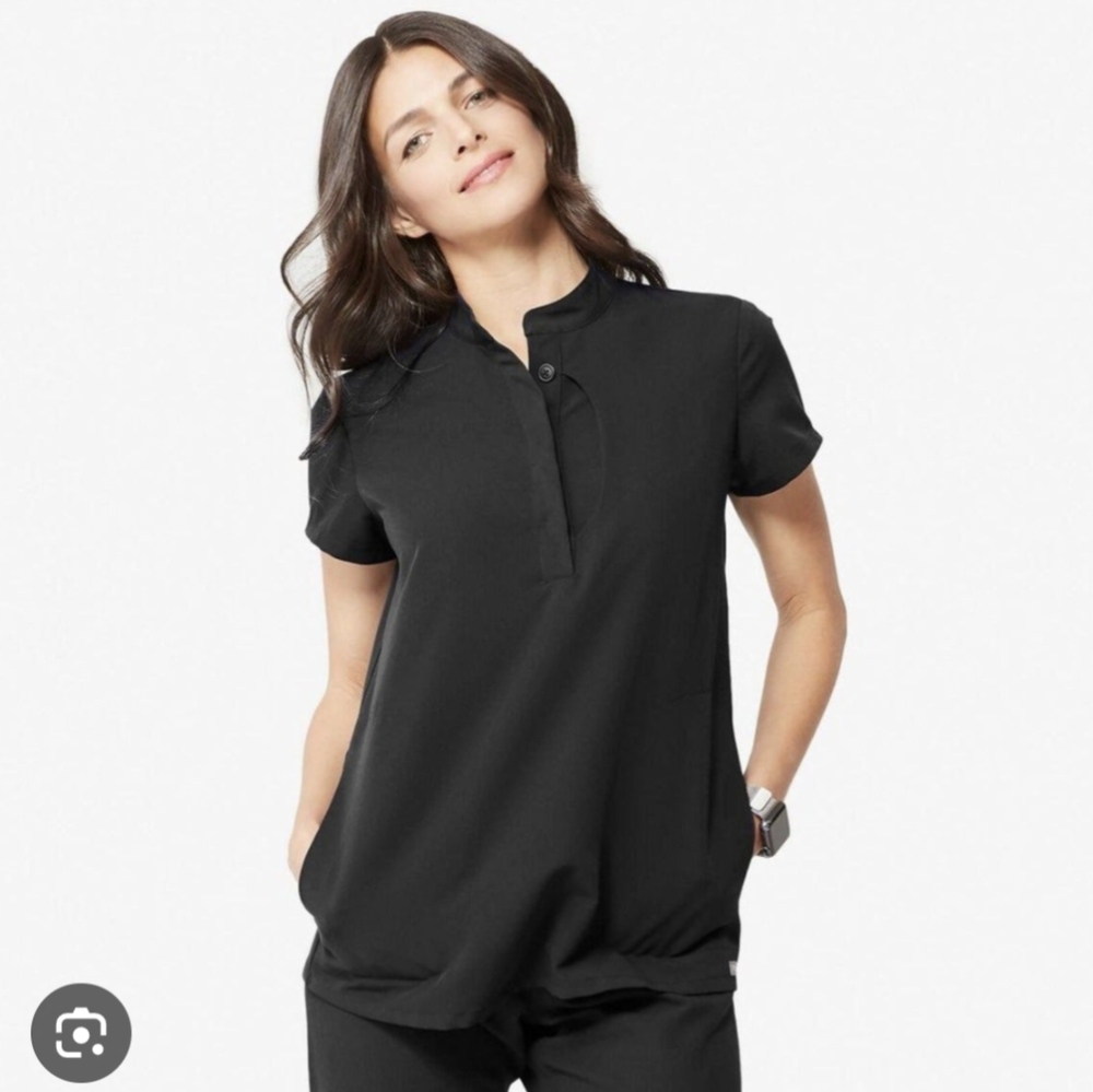 Figs Pali Crescent Pocket Scrub Top